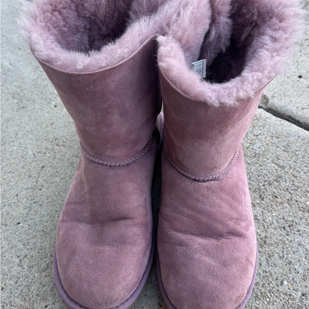 Authentic UGG Bailey Bow Boots – Women’s 8